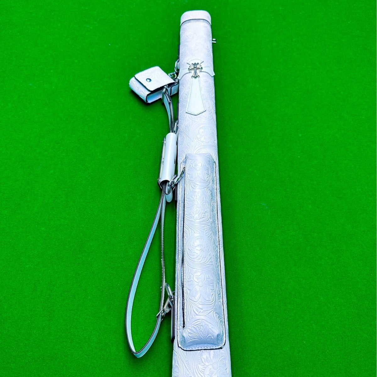 Chrome Hearts double-hole double-hole cue.
